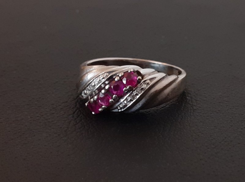 Gold 585 Ring Steine rot weiß ca. 3,46g